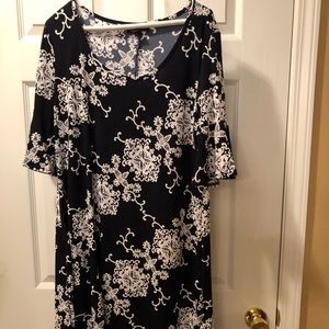 Flocked knee-length Dress.